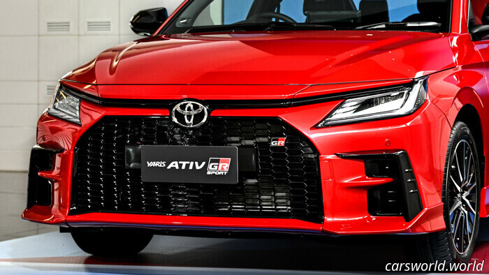 Toyota regala alla sua berlina più piccola un restyling GR Sport con motore ibrido | Carscoops